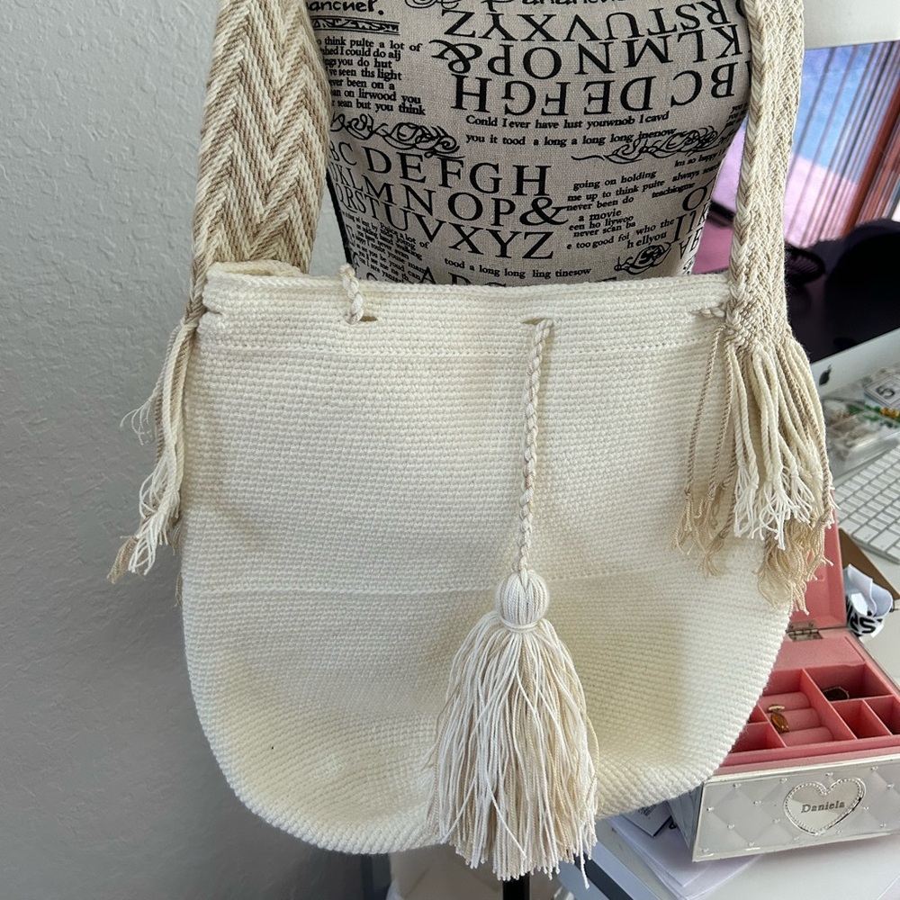 Elegant Cream Woven Shoulder Bag
